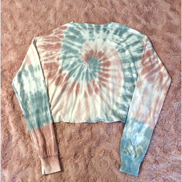 pink, white, and teal boathouse brand cropped long sleeve - Picture 3 of 3